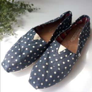 Blue and White polkadot TOMS